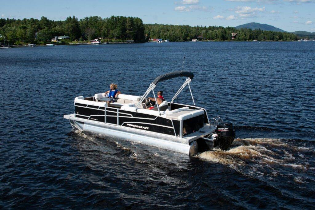 ponton princecraft vectra 21 en action sur l'eau